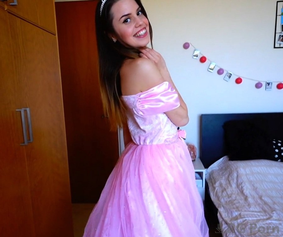 Jamie Young - Cute Princess In Pink Dress Fuck FullHD