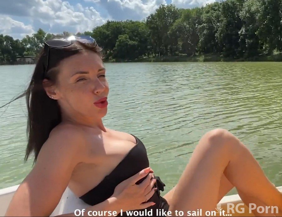 Hungry Kitty - Public Sex On The Lake FullHD