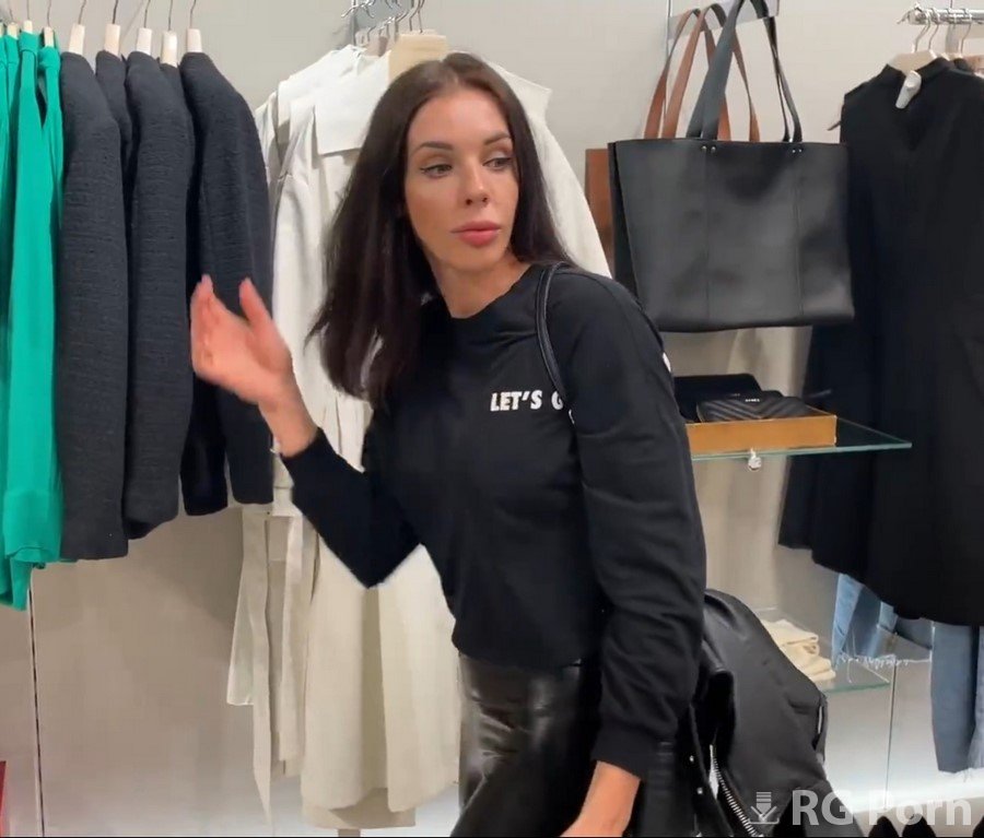 Hungry Kitty - Fuck In A Fitting Room FullHD