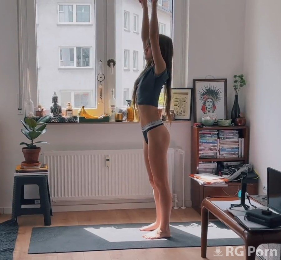 MioMioUwU - Amateur Morning Yoga Sex In Rays of Sunshine FullHD