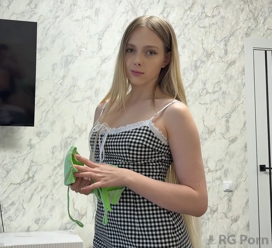 Arisha Mills - Changes Clothes In Front Of Her Stepson FullHD