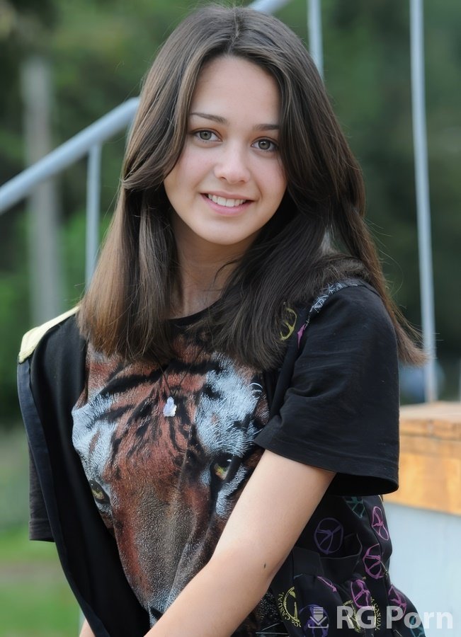 Michelle Can - Young Teen First Time Tries Gaping Anal Sex FullHD