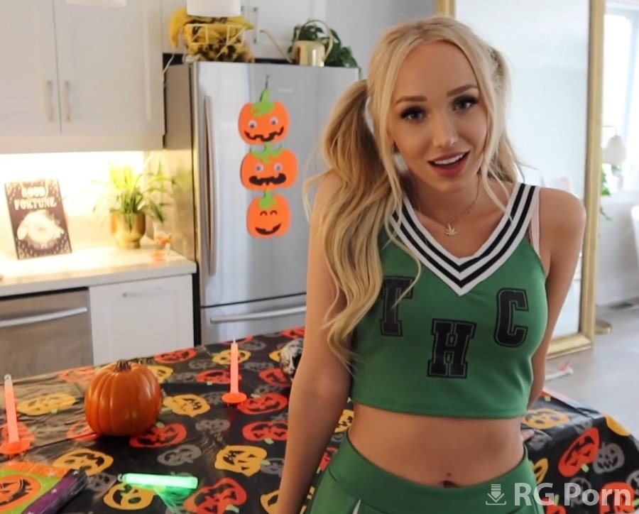 Gwen Gwiz - In Cheerleader Uniform Fuck FullHD