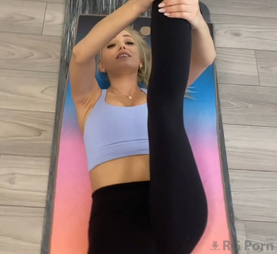 Gwen Gwiz - Best Yoga Teacher Sex FullHD