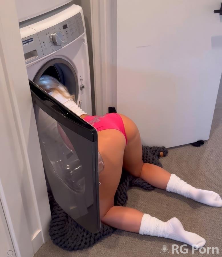 Mini Lilly - She Stuck In Washer Machine And Been Fucked FullHD