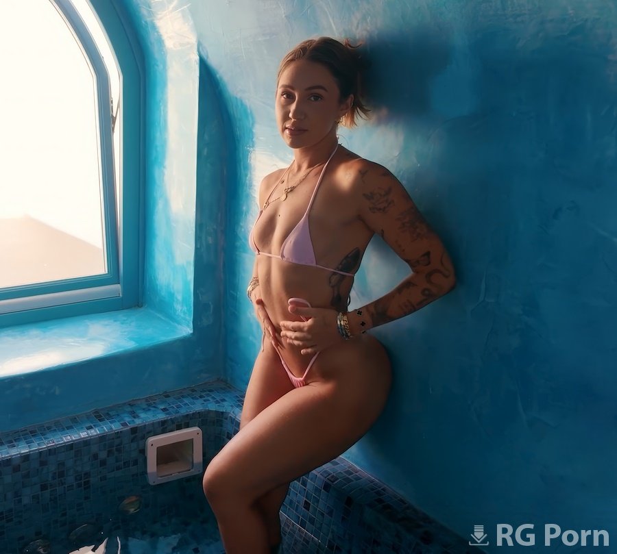 Holly Brougham - Fuck In Jacuzzi FullHD