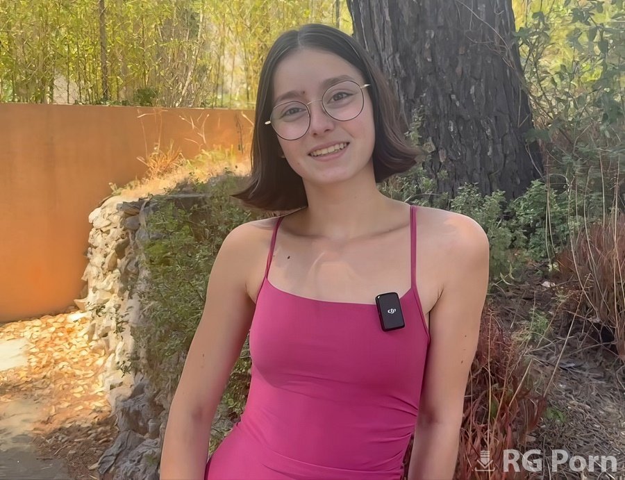 Penelope - Young Cosmetics Saleswoman First Time In Porn FullHD