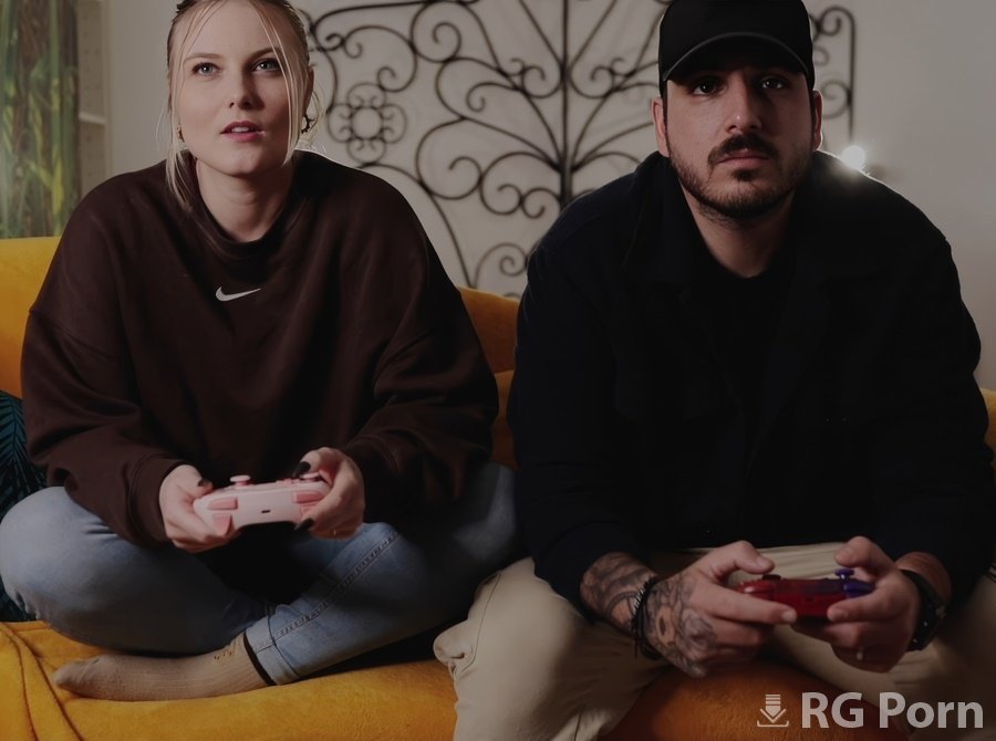 Faustine Perdrix - After Play In Mario We Try Our First Cosplay - Mario And Peach FullHD