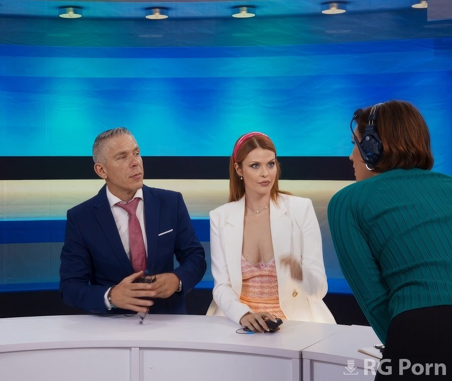 Elly Clutch - Journalists Sex On The News Channel FullHD