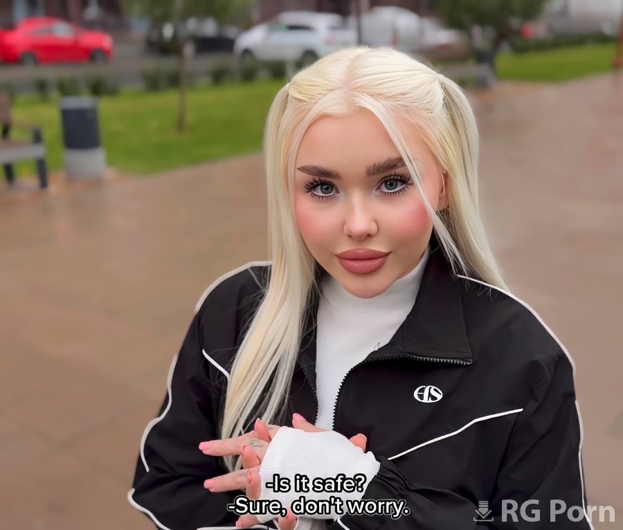 Blondessa - Cute Stranger From The Street Is A Scammer! Gives A Course And Treats You Into Sex! FullHD