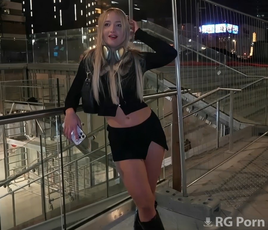 Chloe Chevalier - BF Cheated So I Fucked Two Bbcs I Just Met In The Street And Facetimed Him The Whole Time FullHD