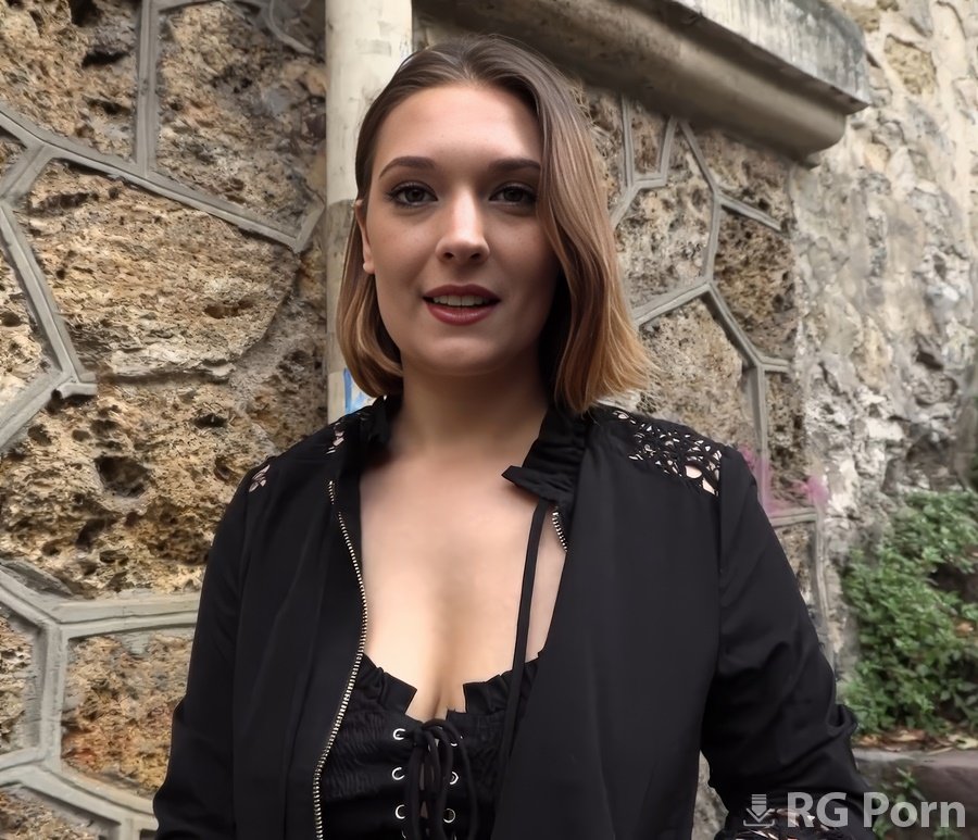 Giulia Lov - A French Woman Agreed To A Threesome FullHD