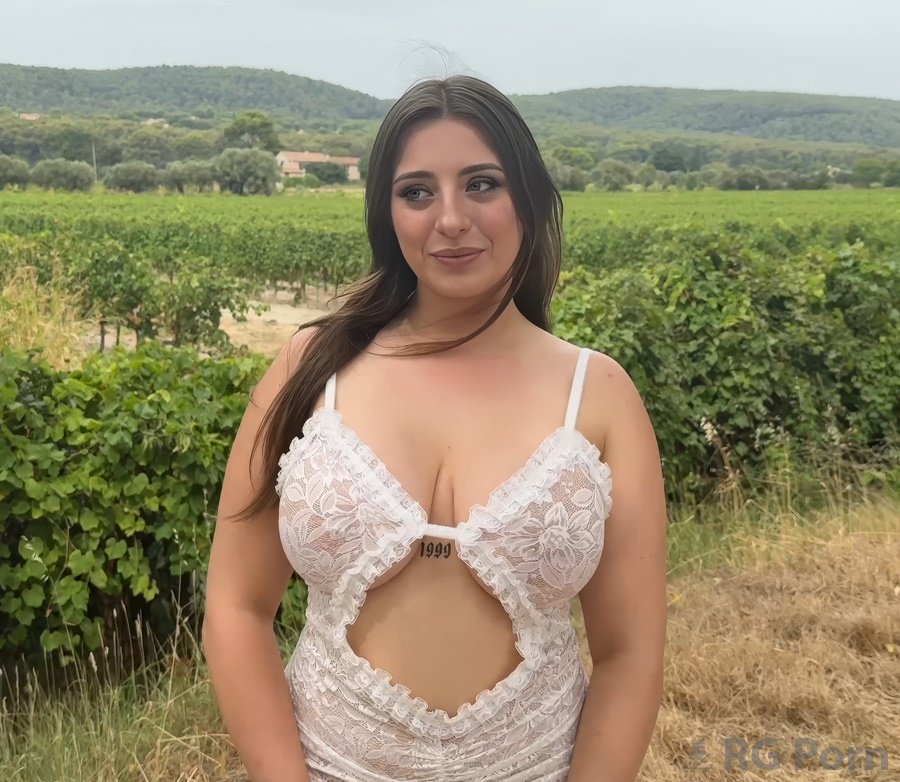 Luna Doll - Busty French Girl First Time Fuck With Two Guys 2160p UltraHD/4K