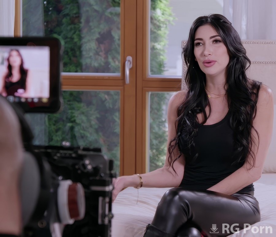 Clea Gaultier - Satisfies Her Fetish With A Steamy Facial 2160p UltraHD/4K