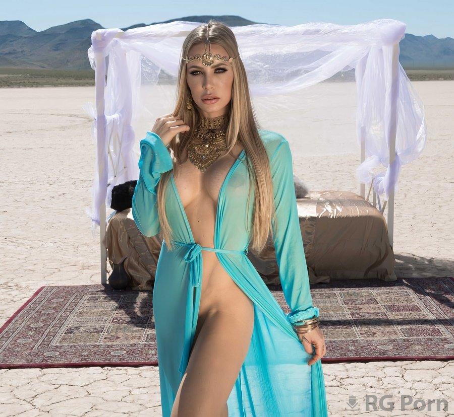 Nicole Aniston - Sex With The Queen In The Desert 1080p FullHD