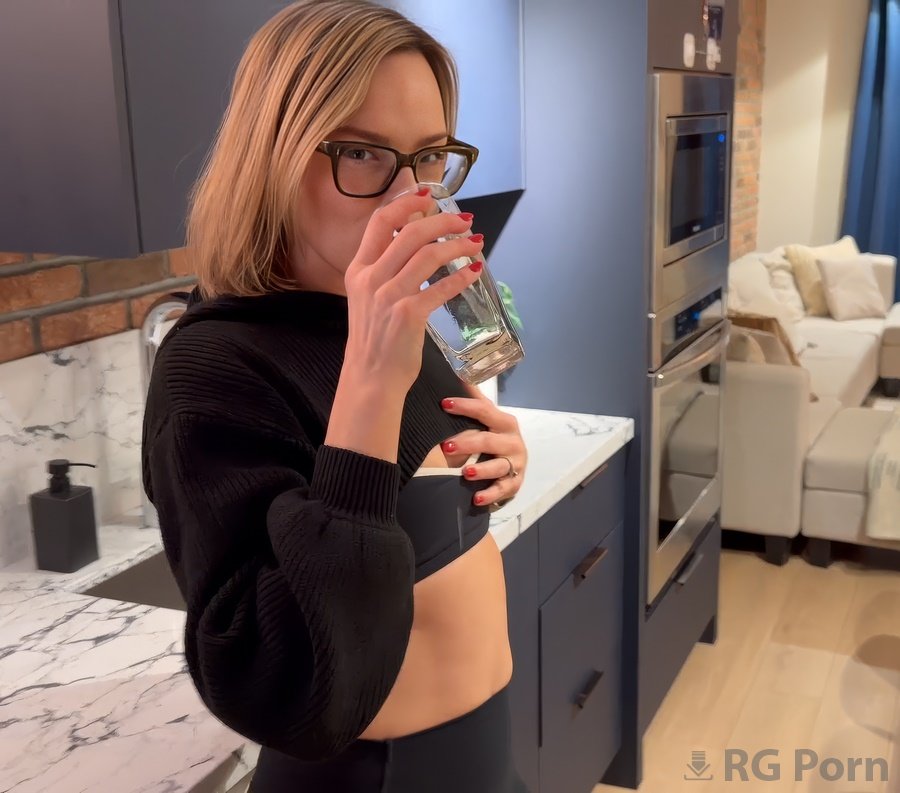 Serenity Cox - Wife Fucked In Yoga Pants After Workout Session By Husband's Friend And Gets a Creampie 1080p FullHD