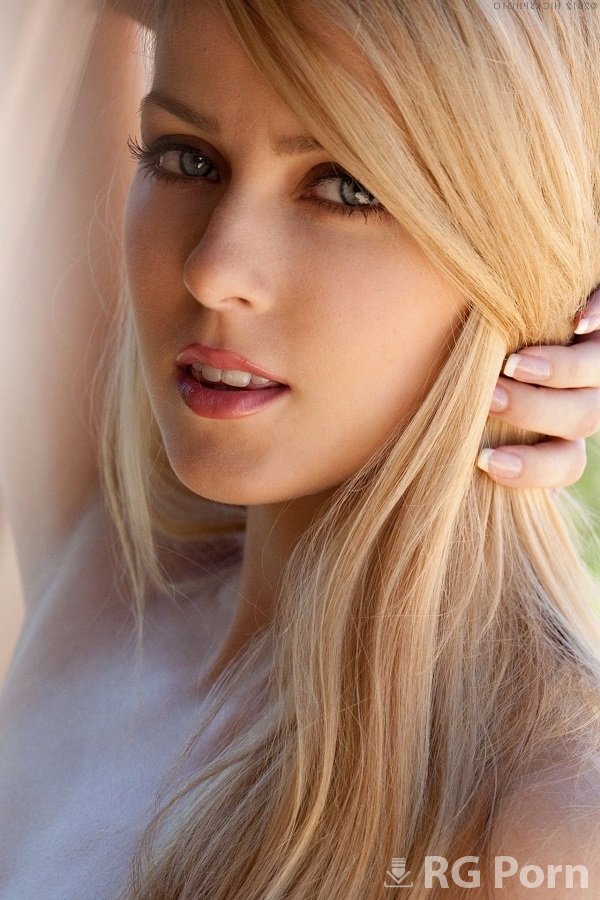 Abigaile Johnson - Ass Fucking In The Kitchen 720p HD