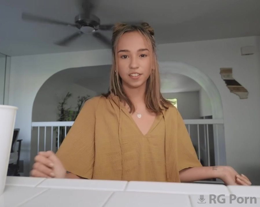 Dakota Tyler - Skinny Teen With Small Tits Go To The Beach With Friend 1080p FullHD