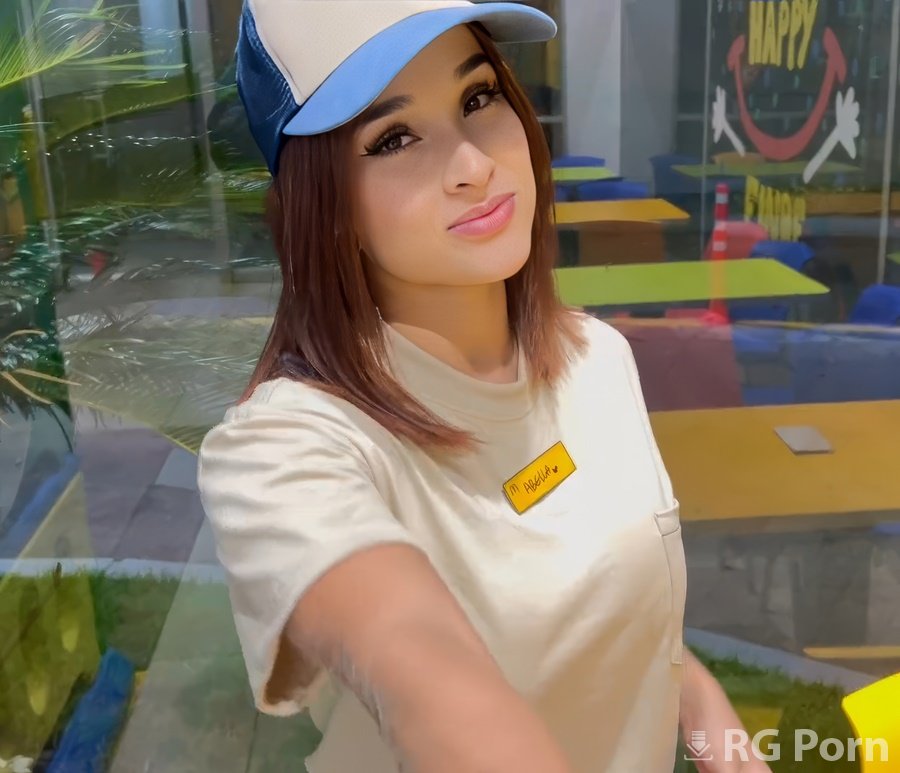 Abella Olsen - Sex With A Cute Girl Working At Mcdonald's 1080p FullHD