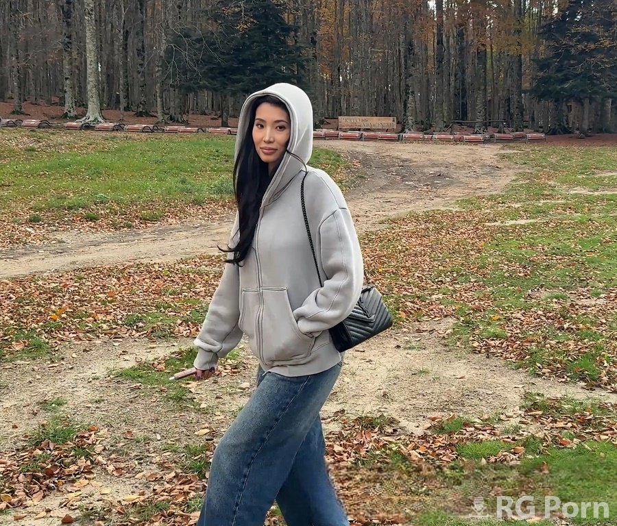 Lonely Meow - Autumn Wild Sex In Forest 2160p UltraHD/4K