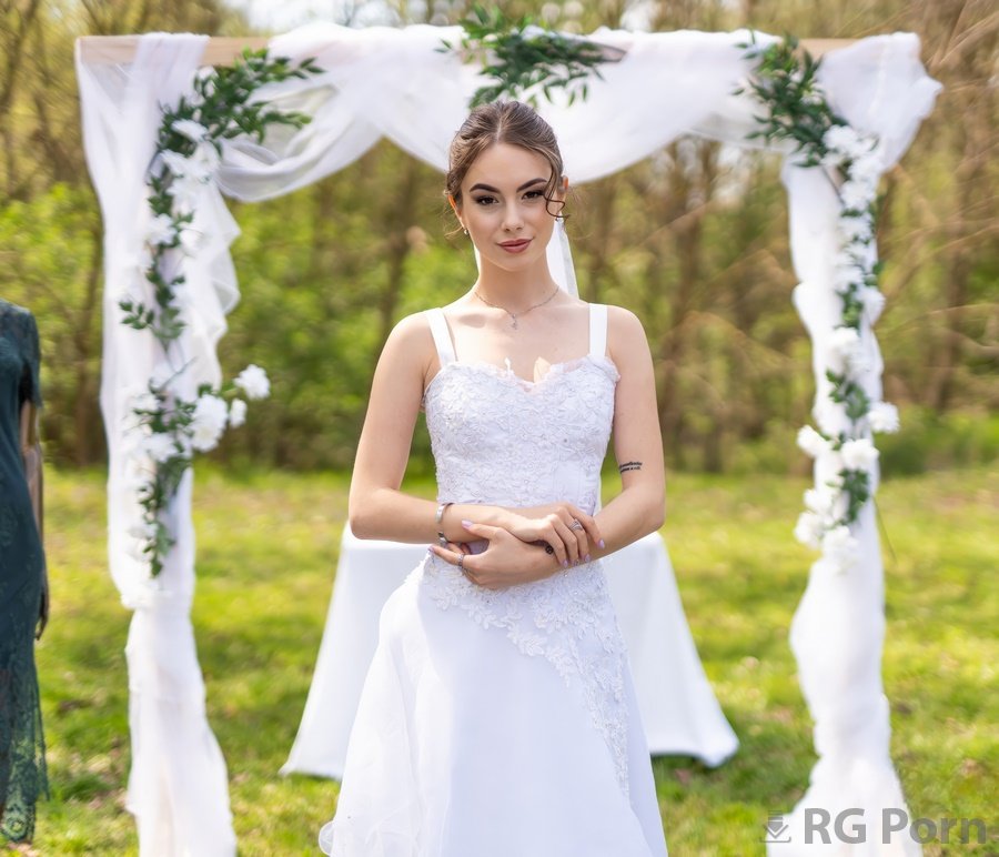 Liz Ocean - Slim Bride in Wedding Dress Has Passionate Sex on Her Wedding 1080p FullHD