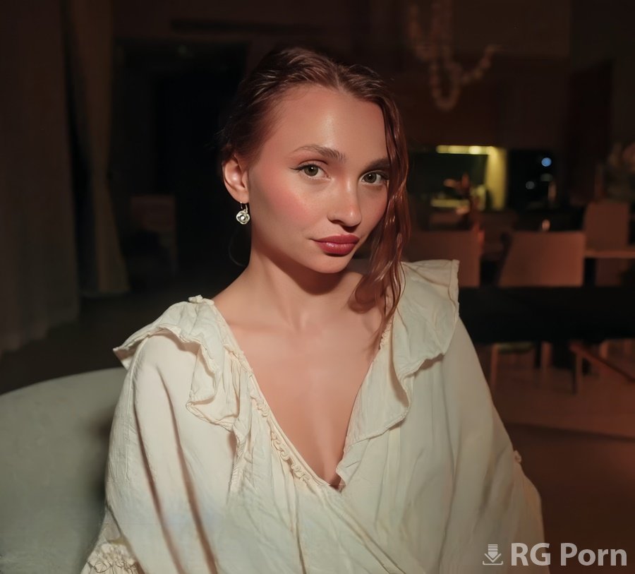 Maya Lis - Fucked By Masseur While On The Phone With Husband 1080p FullHD