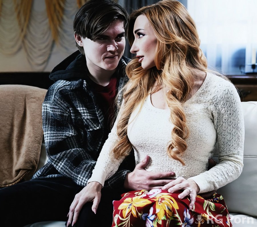 Sophia Locke - Stepmom And Stepson Have A Deep Heart-To-Heart Talk 1080p FullHD