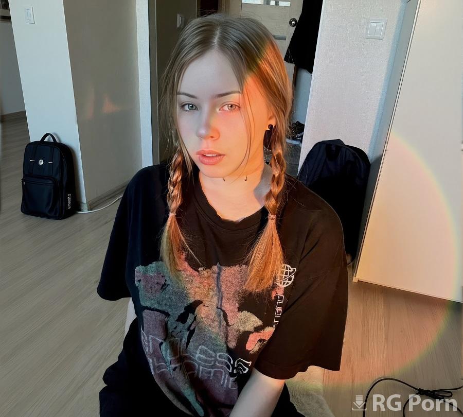 Yuiwoo - My Friend's Girlfriend Gave Me A Blowjob In The Forest 1080p FullHD