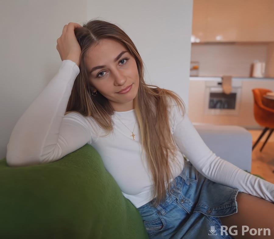 Elina Lizz - She Had a Fight With Her BF And Asked Me To Stay The Night 1080p FullHD