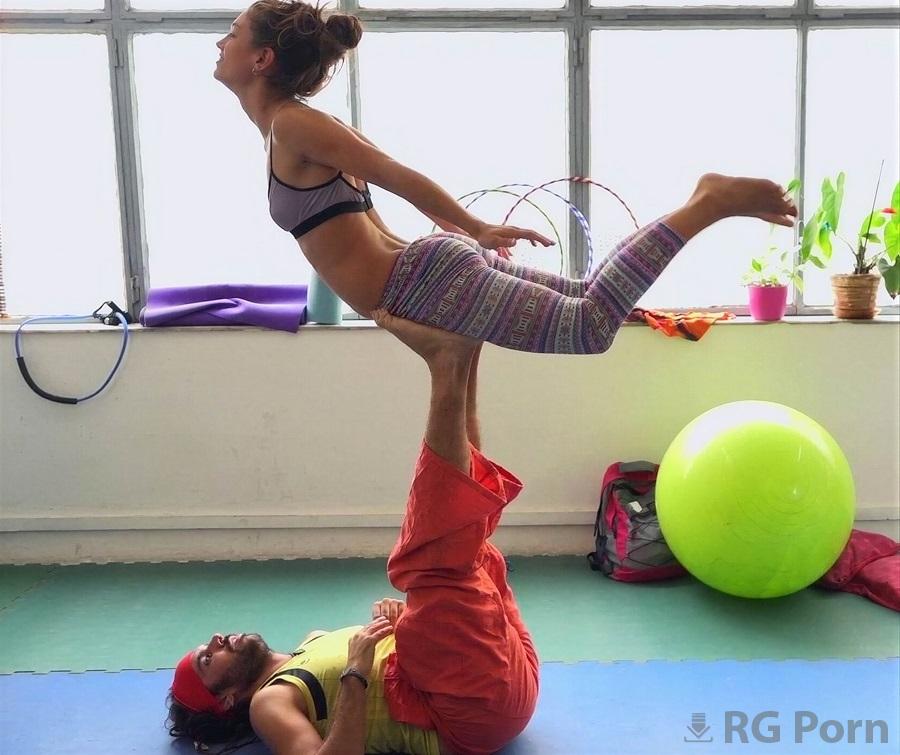 Julia Roca - Incredibly Flexible Girl Fucks in the Most Acrobatic Positions 720p HD
