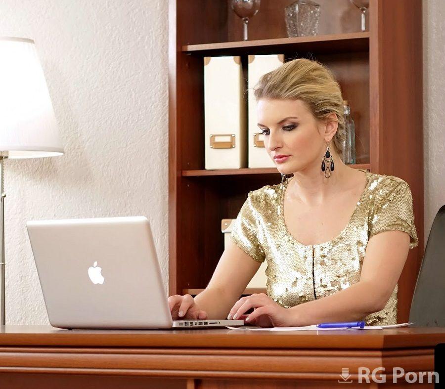Jemma Valentine - Even the Strictest Secretary Ends Up in Bed with the Boss 1080p FullHD