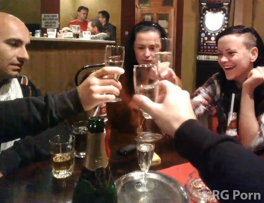 Unknown - Two Guys Sat Down Next to Girls at the Bar and Got to Know Them Better 720p HD