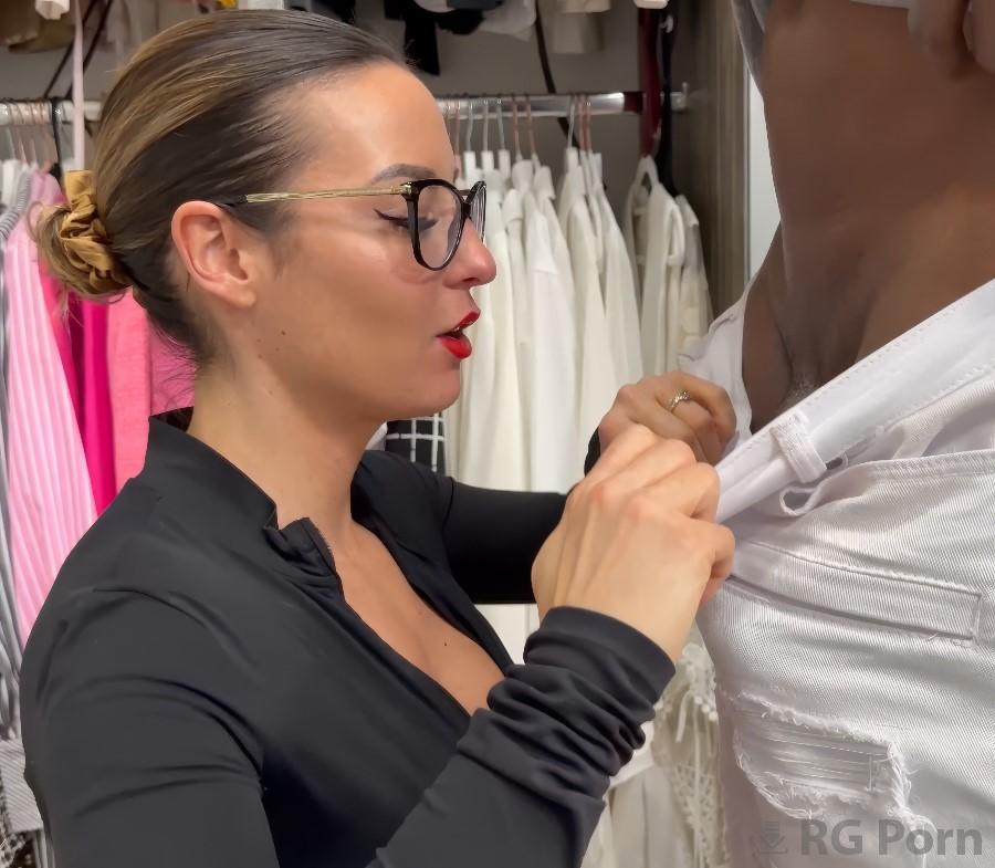 Pam Lea - Clothing Store Assistant Fucks a Customer Right on the Shop Floor 1080p FullHD