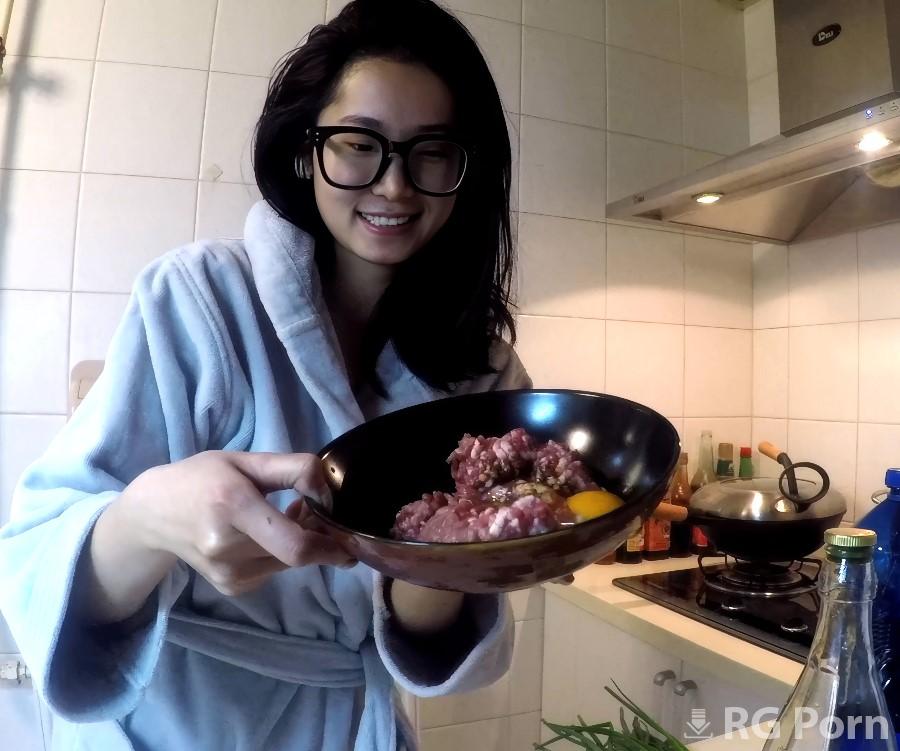 Lonely Meow - Cooking Masterclass Video Blog Turned Into an Intimate Home Video 2160p UltraHD/4K